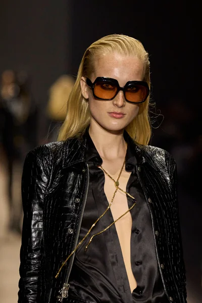 Look 9